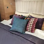 Lane Tiny Homes, Nahe Messe 公寓