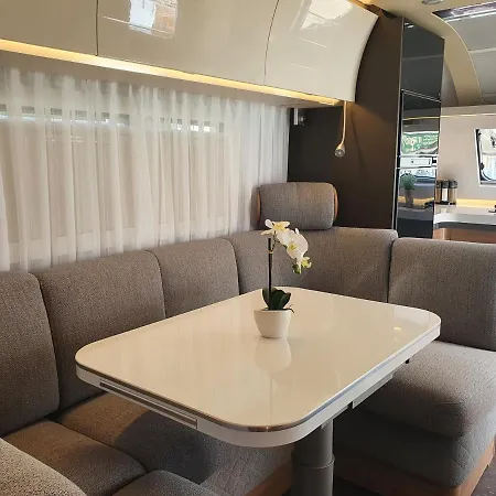 דירה Lane Tiny Homes, Nahe Messe