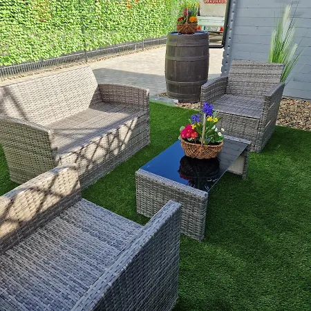 Lane Tiny Homes, Nahe Messe