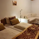 公寓 Lane Tiny Homes, Nahe Messe