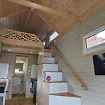 Lane Tiny Homes, Nahe Messe