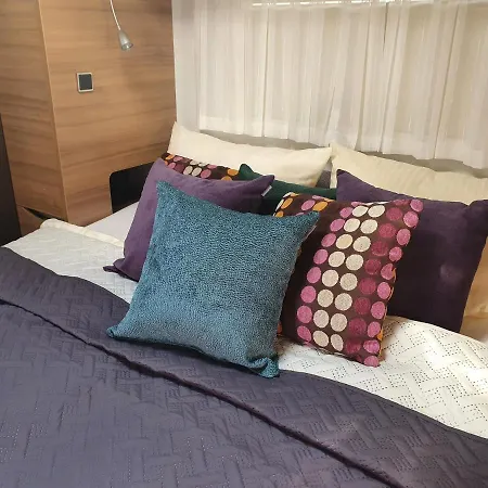 Lane Tiny Homes, Nahe Messe Apartament