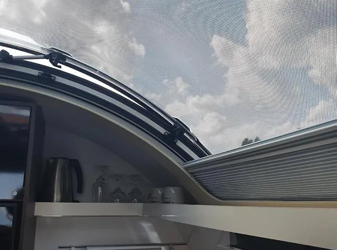 Lane Tiny Homes, Nahe Messe