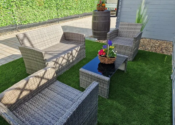 Lane Tiny Homes, Nahe Messe