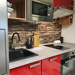 Lane Tiny Homes, Nahe Messe