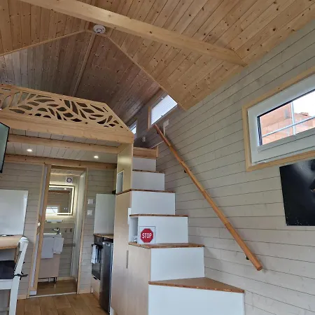 Lane Tiny Homes, Nahe Messe